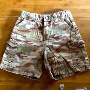 GYMBOREE SZ 2T CAMO SHORTS